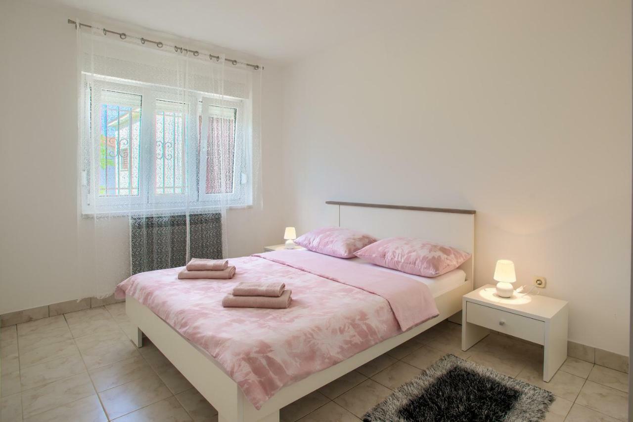 Apartman Paola Pula Luaran gambar