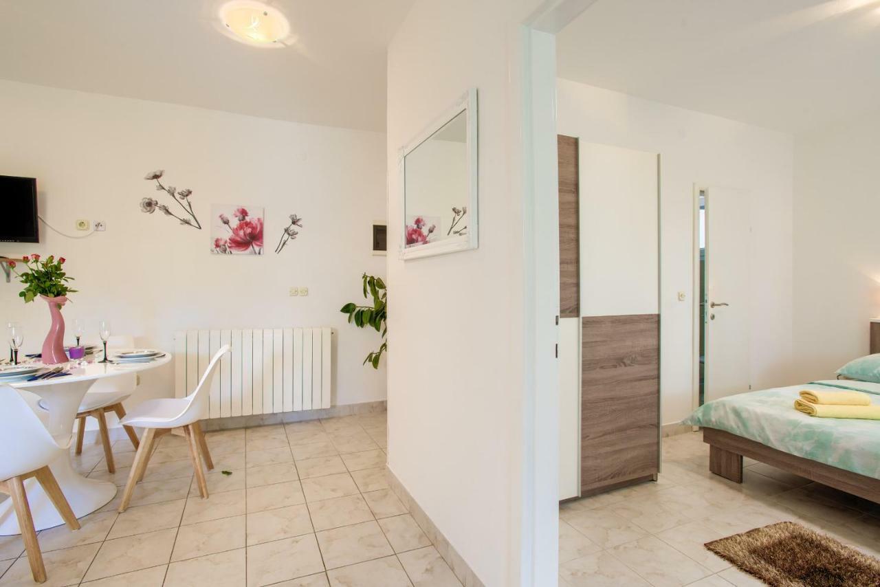 Apartman Paola Pula Luaran gambar
