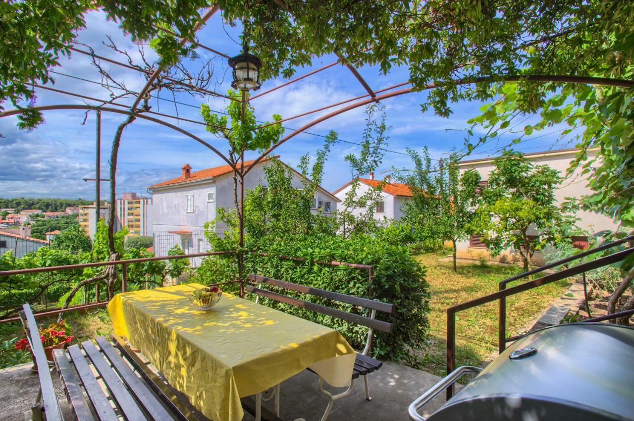 Apartman Paola Pula Luaran gambar