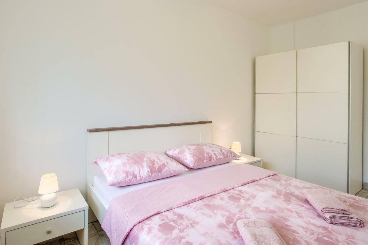 Apartman Paola Pula Luaran gambar